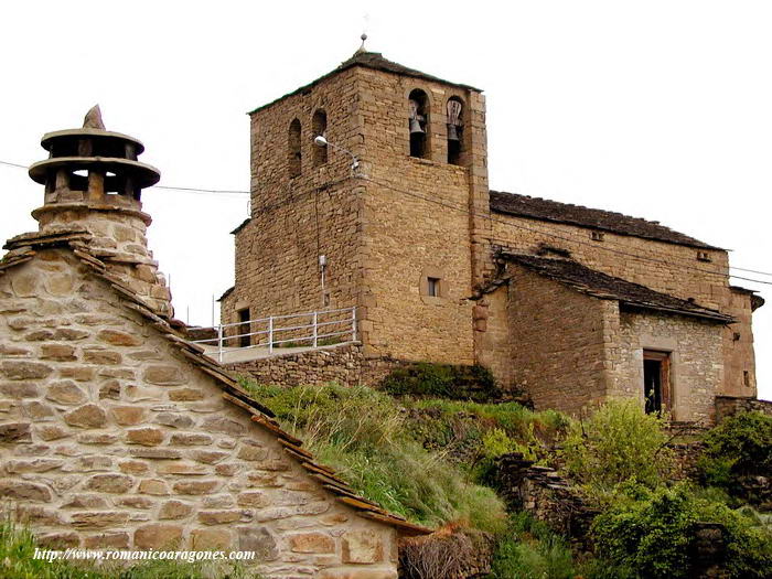 VISTA DESDE EL SUROESTE. CHIMENEA TPICA